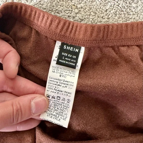 faux suede brown skirt with fringe - Picture 3 of 3